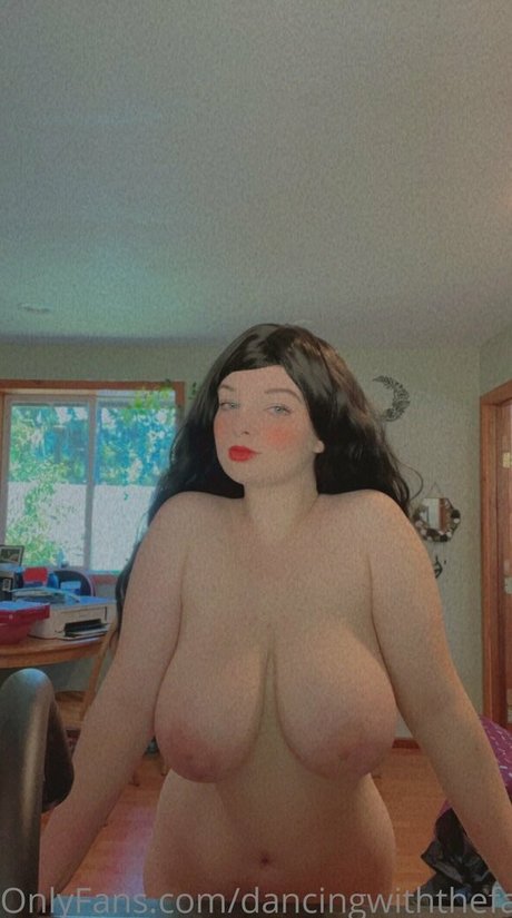 熟女の足オンリーファンズ ヌード 写真