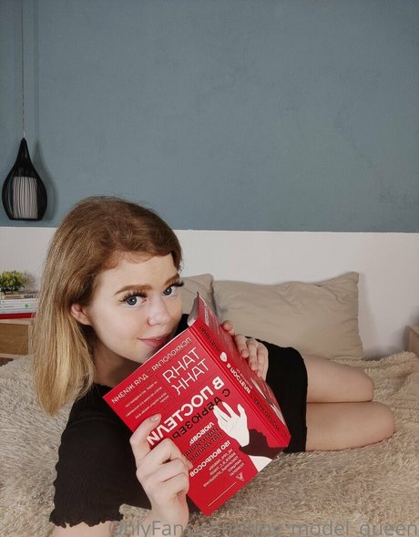 tiny model queen ポルノスター 独占 写真