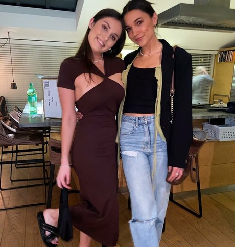 Amber Lee Lockhart ホットスター 写真