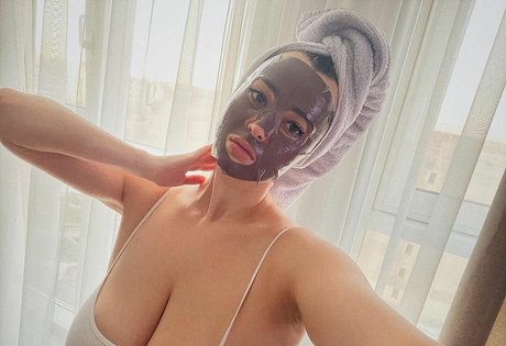 黒檀の猫オンリーファンズ ポルノ 写真