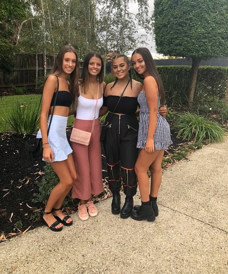 ティーントランスオンリーファン セクシーヌード 写真