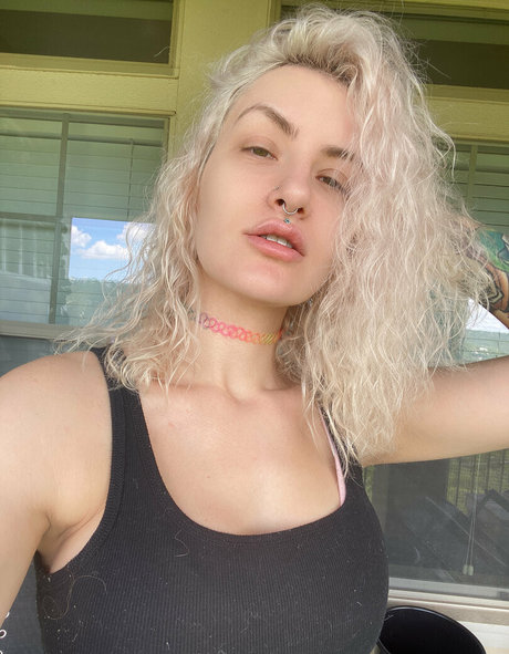 アジアン・エボニー・オンリーファンズ 無料ポルノ 写真