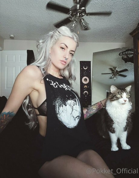 pokket official エロティックモデル 写真