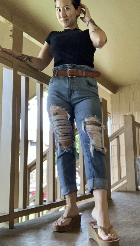 kim kisses foot goddess アダルト女優 画像