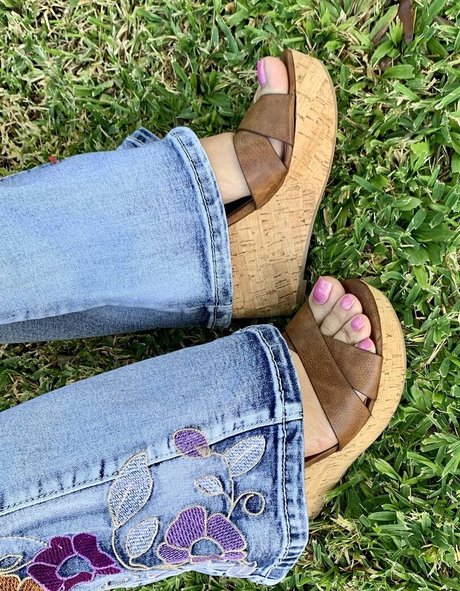 フィットネスインフルエンサーオンリーファンズ ヌード 写真