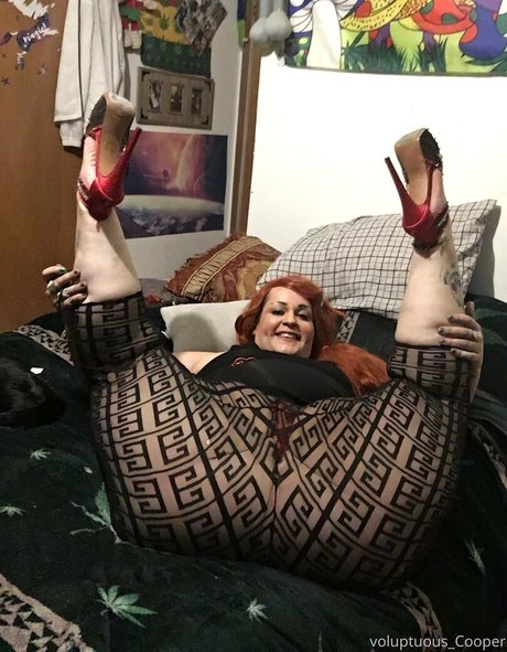 voluptuous cooper ポルノスター 独占 写真