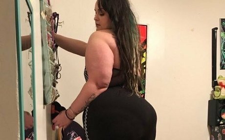 voluptuous cooper ポルノスター ヌード 写真