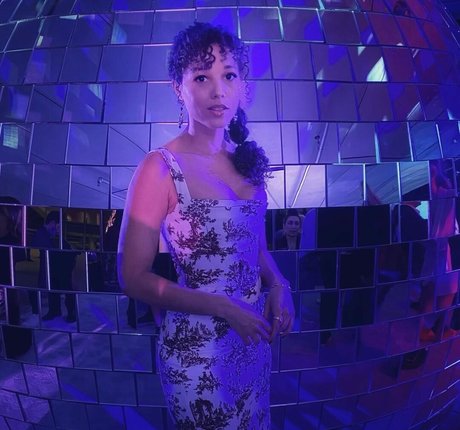 背が高くて巨乳のOnlyFans ポルノ ギャラリー