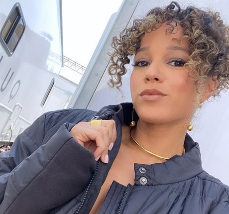 ロールプレイオンリーファン ポルノグラフィック 写真