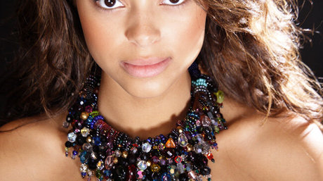 Amber Stevens West セクシーモデル 写真