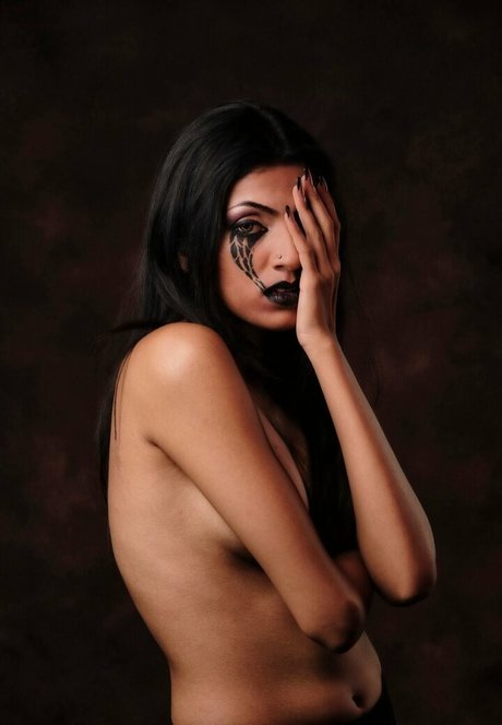 Yenara Sanuki セクシーモデル ギャラリー