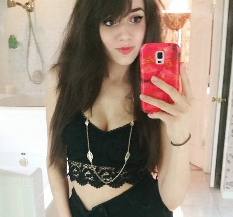 ナチュラルポーグオンリーファン セクシーヌード 写真