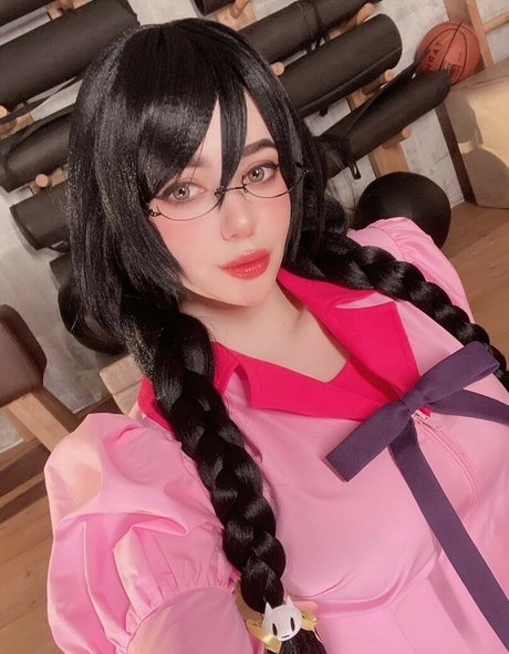 大きなお尻と巨乳のオンリーファンズ ホット裸 ギャラリー