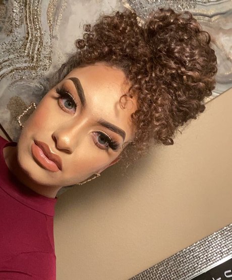 巨大な天然おっぱいオンリーファンズ 無料xxx 画像