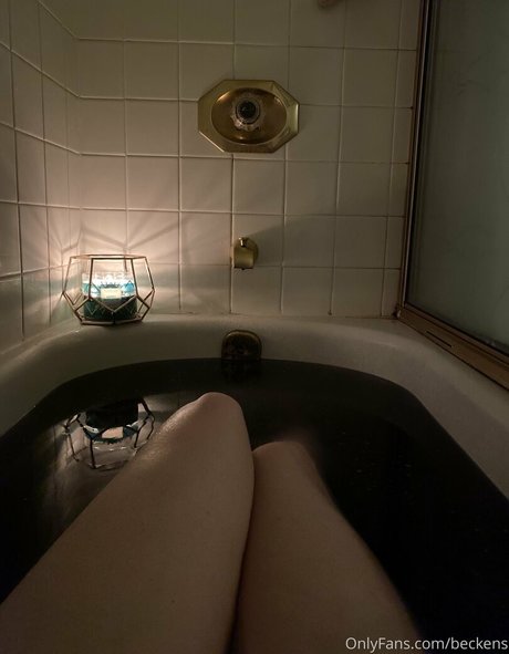 年配の熟女オンリーファンズ 裸 写真