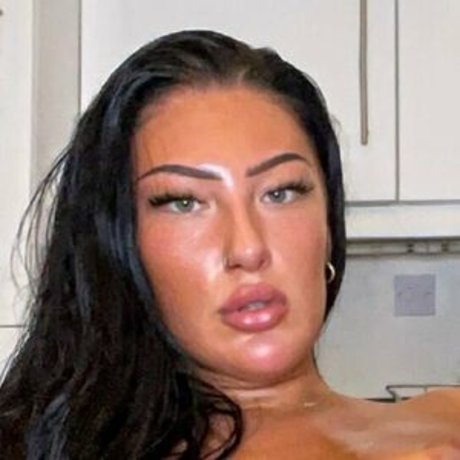 巨乳 パイズリ OnlyFans アート裸 写真