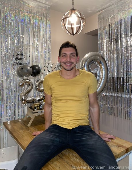 巨乳の黒人女性オンリーファンズ セクシーヌード 写真