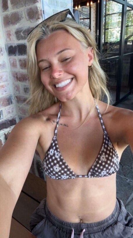 Rory Eliza 素敵なモデル 写真