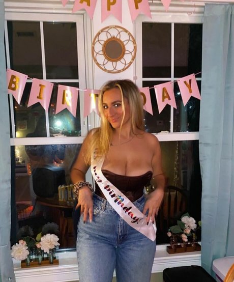 Angelina C かわいいポルノスター 写真