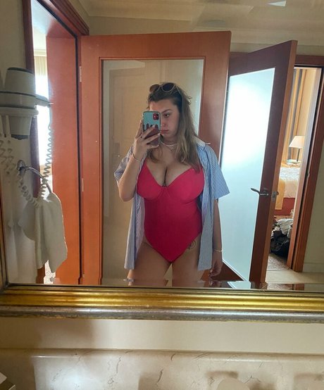 Nell H セックスポルノスター 写真