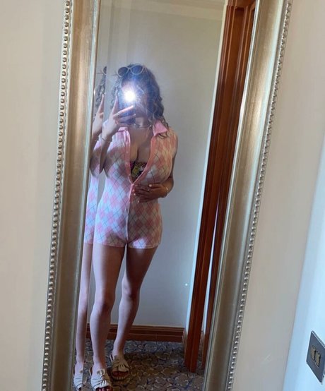 Nell H ポルノスター 素敵 写真