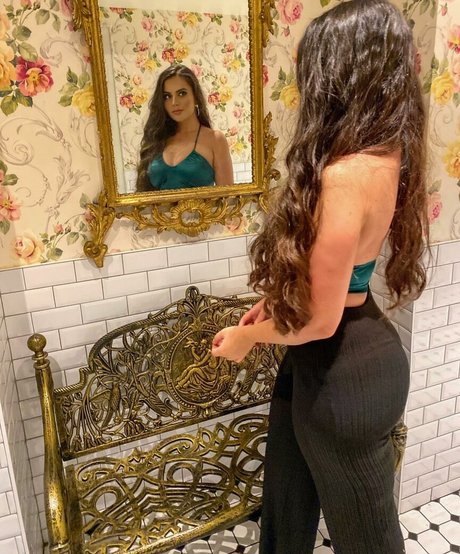 Victoria Boiadgieva ポルノモデル 写真