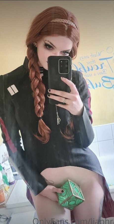 Louise Julie セックスポルノスター 写真