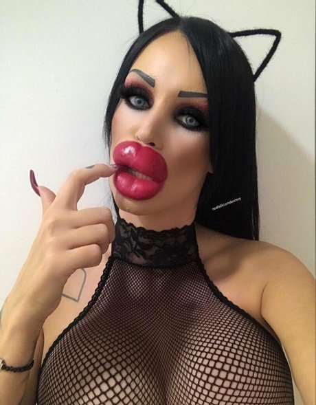 ゴス3P OnlyFans 美しい 写真