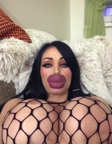 巨大なペニスオンリーファンズ セクシーxxx 画像