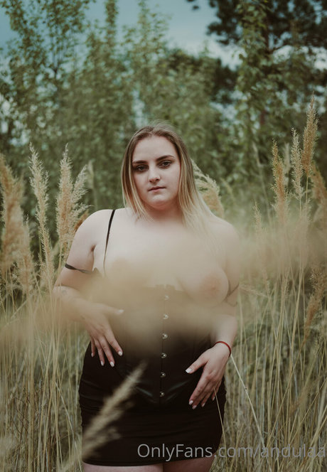 andulaa トップモデル 写真