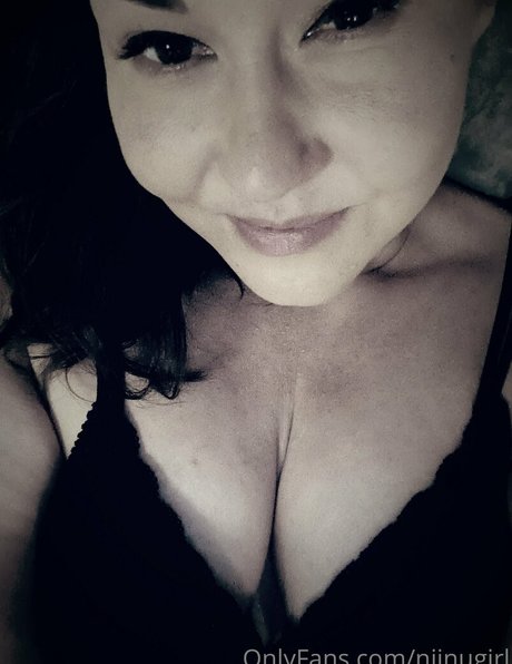 niinugirl エロティックモデル 写真