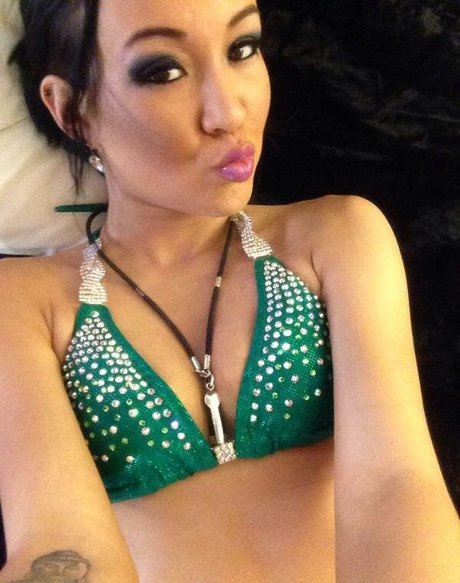 Amai Liu ポルノスター トップ 写真