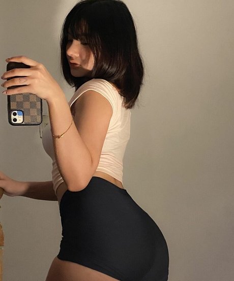 ivyyvon セクシーモデル 写真