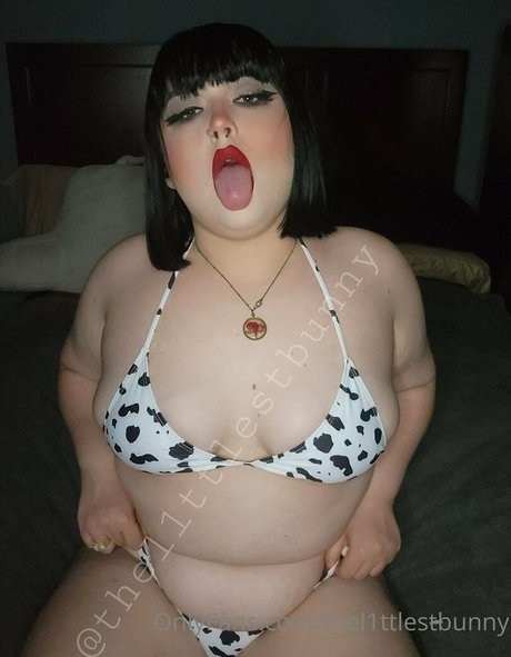 巨大なチンポを持つシーメールオンリーファンズ 無料セクシー 写真