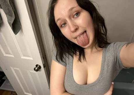 madithebaddiiii 裸のモデル 画像