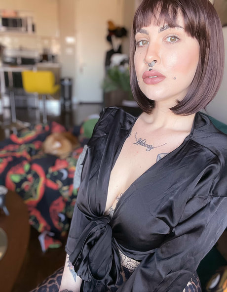 bettyclark ポルノスター エロティック ギャラリー