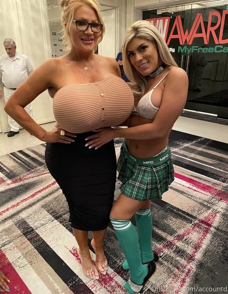 クーガーオンリーファンズ エロチック 写真