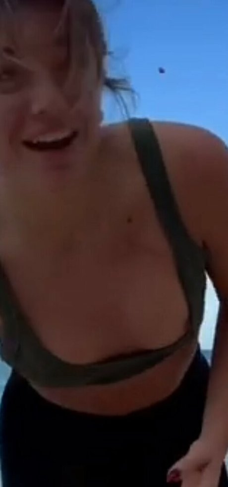 Tabitha Swatosh 裸のポルノスター 写真