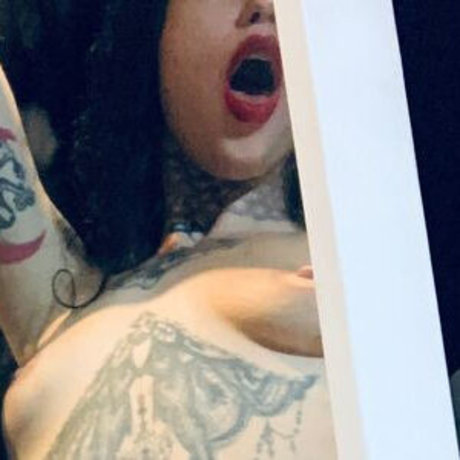 Thulle Montes 可愛いモデル 写真