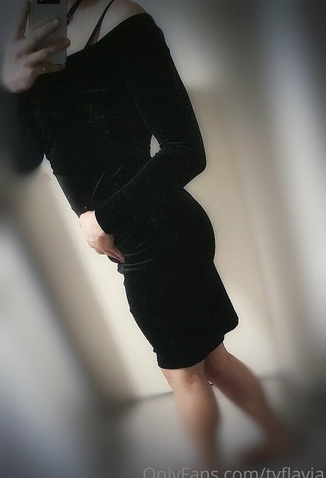 tvflavia ホットモデル 写真