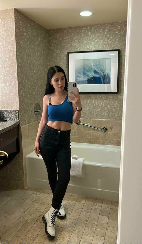 your milamoore 裸モデル 画像