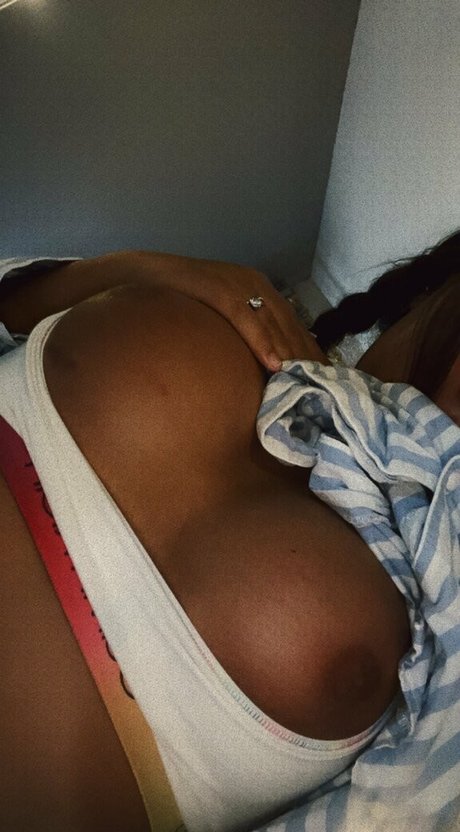 巨乳の熟女オンリーファンズ えろ 画像