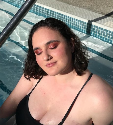 Alida Roos ポルノスター アダルト 画像