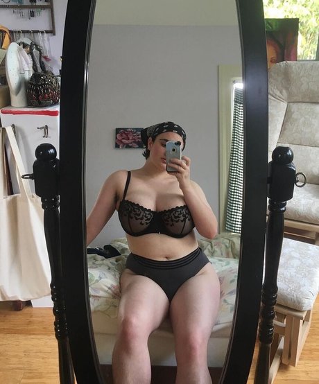 女装オンリーファン アートポルノ 画像