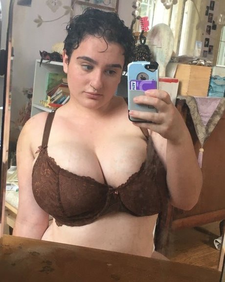 ブルネットのPOV OnlyFans アートヌード 写真