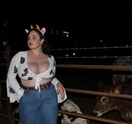 Alida Roos ヌードスター 写真