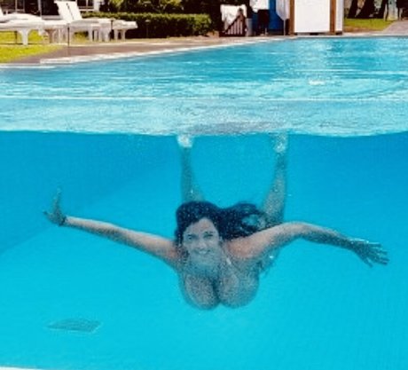 Omnimundi アダルトモデル 写真