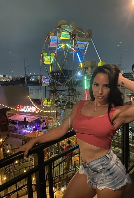 Andrea Boldbody 裸のスター ギャラリー