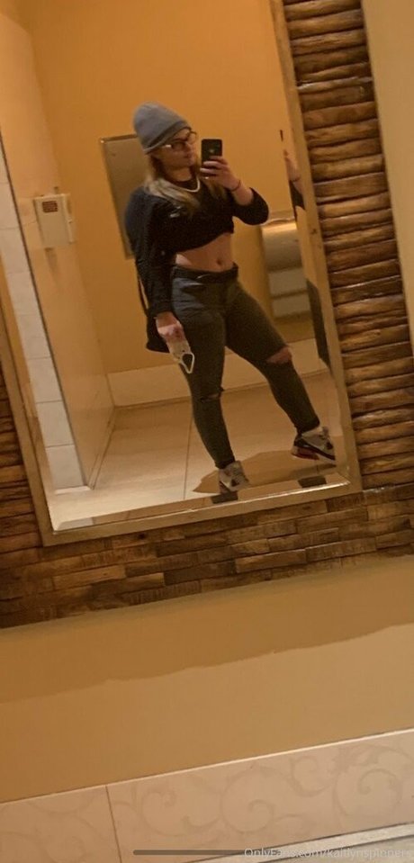 trophygirlfriendk ヌードのポルノスター 写真