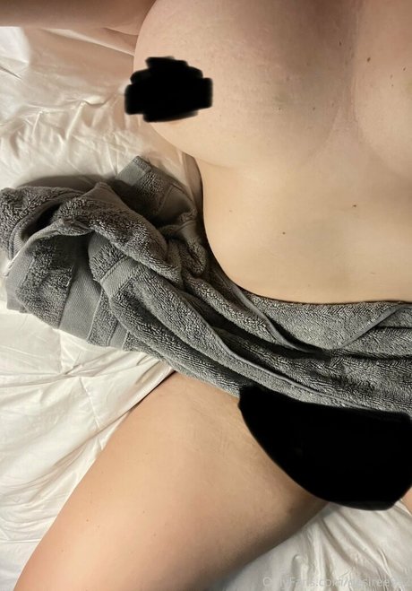 desiree952 裸モデル 画像